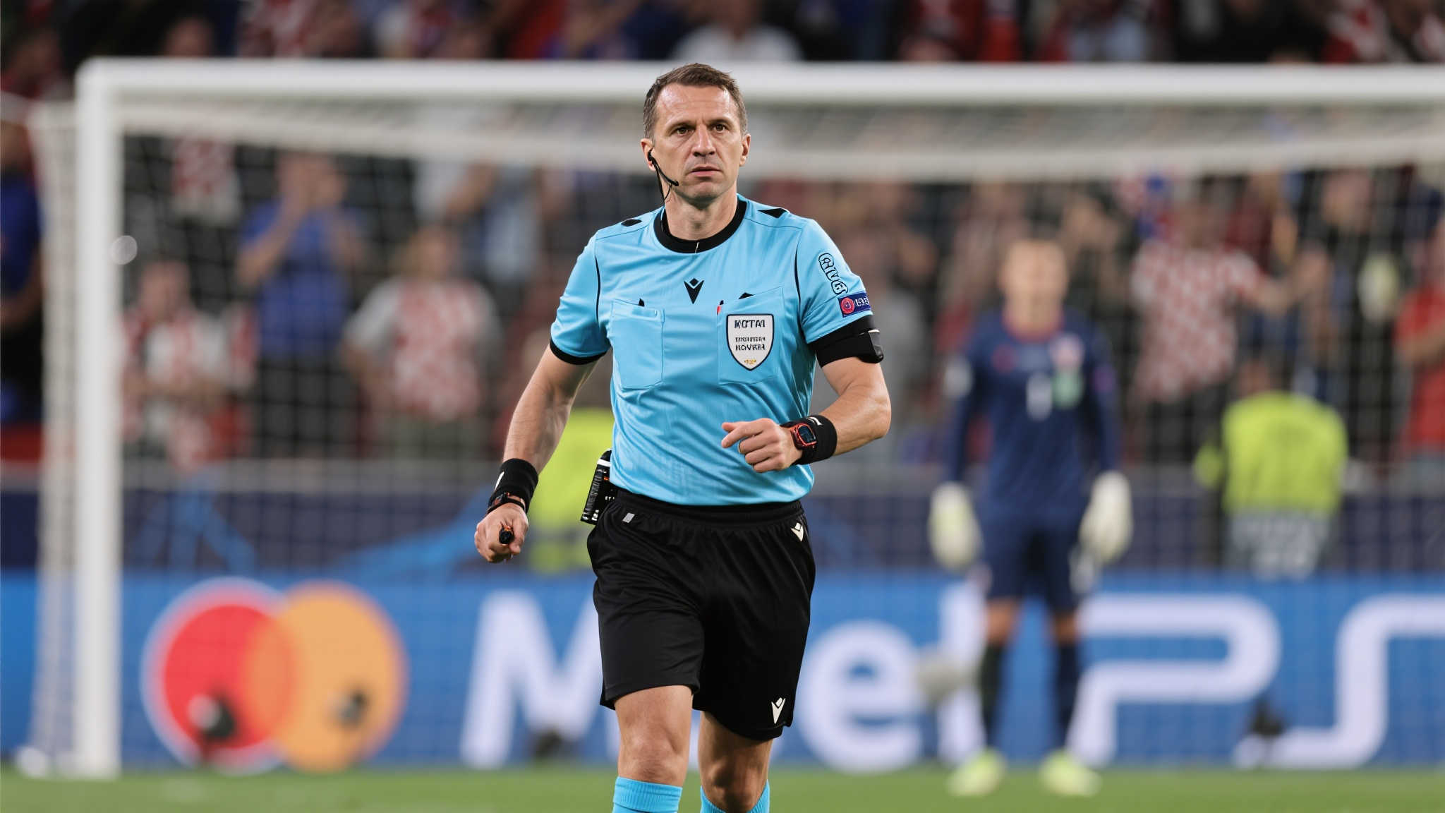 克罗地亚籍主裁判达米尔·科瓦奇以其公正和精准闻名于